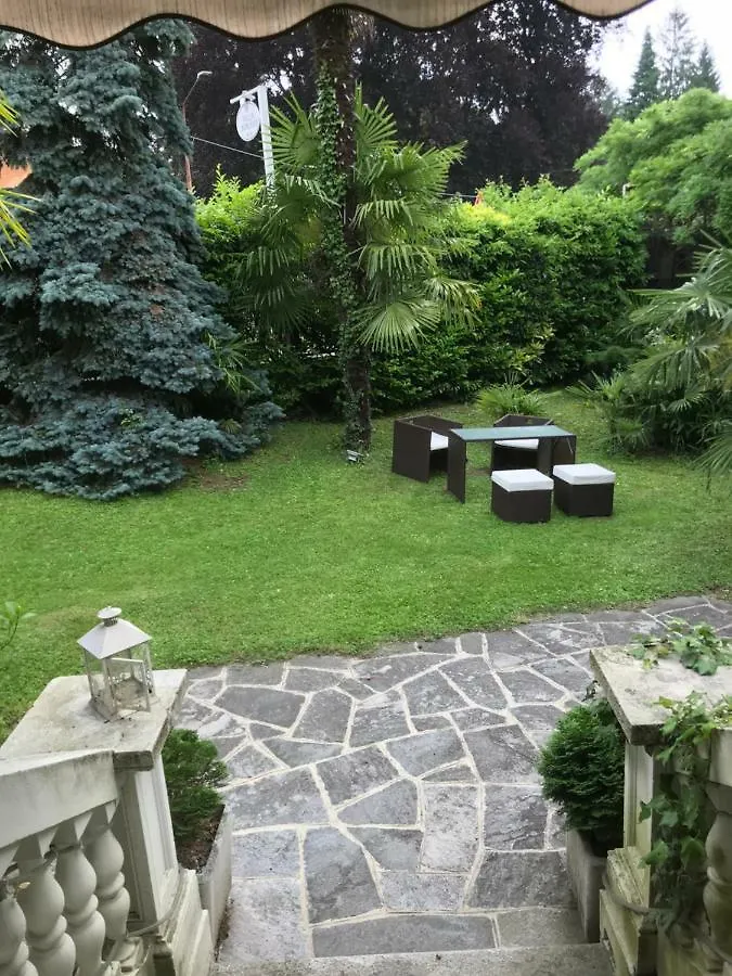 Bed & Breakfast Villa Adriana Varese - Camere E Appartamenti Italy